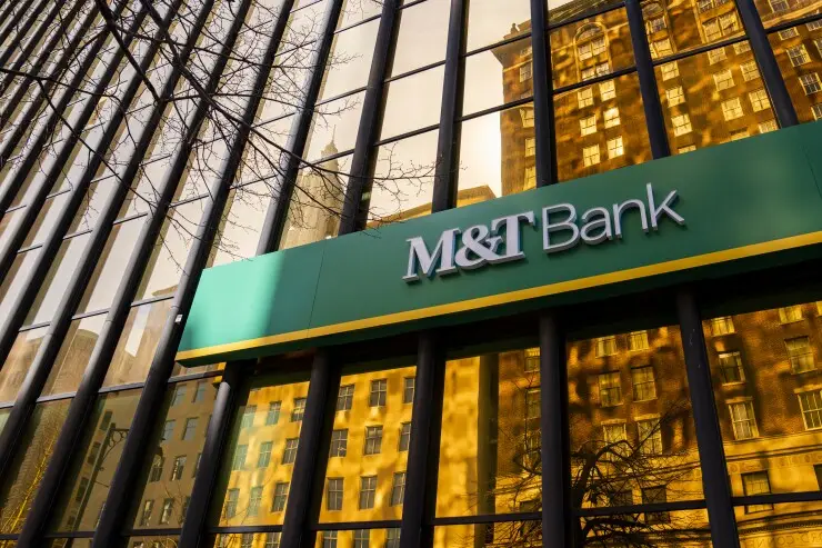 M&T tops estimates, eyes mergers for Northeast expansion