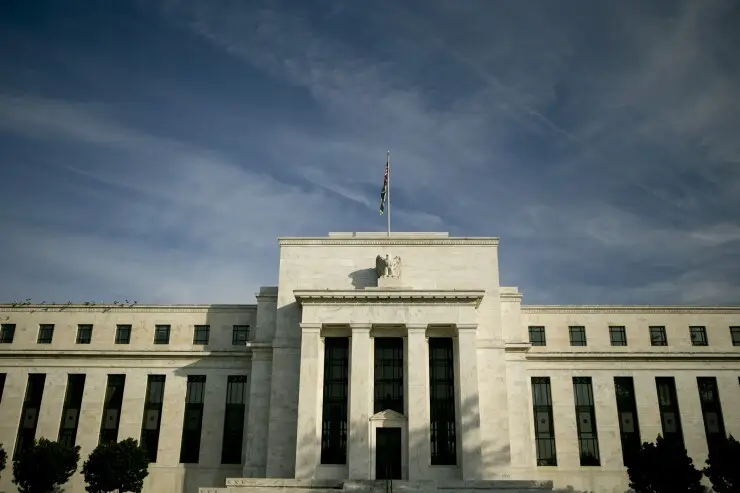 Treasuries extend drop as pressures build on longer-dated debt
